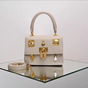 🌹 RESETVED.Schiaparelli  Mini Bijoux Secret Top Handle Bag